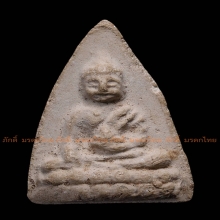 48.พระพุทโธน้อยพิมพ์กลาง (หม้อน้ำมนต์ล้น) เนื้อผง ปี 2494