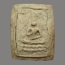 พระผงของขวัญ วัดเกาะจันทร์ พิมพ์กลาง