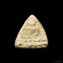 พระพิมพ์กลีบบัวเล็บช้าง หลวงปู่โต๊ะ วัดประดู่ฉิมพลี ปี 2468