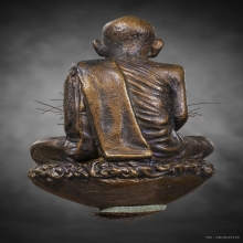 รูปหล่อหลวงปู่กาหลง รุ่นแรก เนื้อนวะ เลข ๕