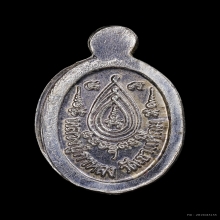  เหรียญเม็ดแตง เนื้อเงิน รุ่นแรก  หลวงปู่กาหลง  ปี 2548