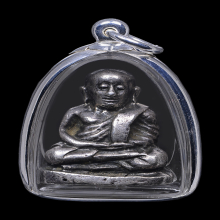 รูปหล่อ หลวงพ่อเงิน รุ่นช้างคู่ เนื้อเงิน ปี26