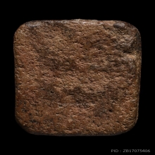 หลวงพ่อปาน พิมพ์ทรงนกสมาธิบัวเม็ด เนื้อดินเผา พ.ศ. 2460