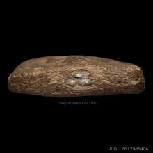 หลวงพ่อปาน พิมพ์ทรงนกสมาธิบัวเม็ด เนื้อดินเผา พ.ศ. 2460