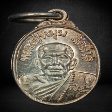 เหรียญเม็ดแตง หลวงปู่หมุน เนื้อเงิน บล็อกนิยม