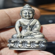 พระกริ่งขุนพันธ์ พุทธาคมเขาอ้อ ปี 2544 เนื้อเงิน No.814