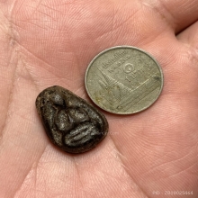 พระปิดตา เนื้อผงคลุกรักจุ่มรัก 