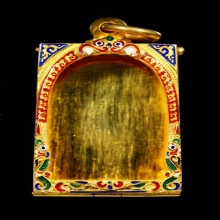 ตลับลงยา ปิดหลัง