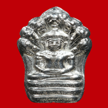 หลวงปู่ดู่ ปรกใบมะขามเนื้อเงิน