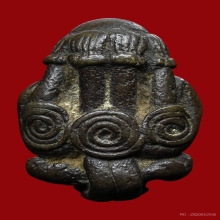 พระปิดตาพิมพ์ข้าวต้มมัด เนื้อสำริดขันลงหิน