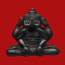 พระปิดตาหลวงพ่อคูณ  รุ่นสร้างบารมี เนื้อนวโลหะ พ.ศ.2519