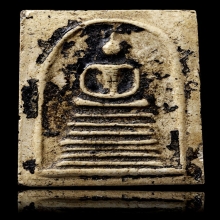 พระสมเด็จเจ็ดชั้นหูติ่งหลวงปู่ภู ลงรักเก่า