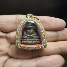 พระชัยวัฒน์ ท่านเจ้ามา พิมพ์คอหนอก วัดสามปลื้ม