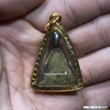 เหรียญหล่อหลวงปู่รอด วัดบางน้ำวน พิมพ์สามเหลี่ยมพนมมือ