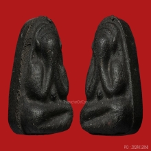 พระปิดตา หลวงปู่เฮี้ยง ปี 2495 พิมพ์สะดือใหญ่ เนื้อผงคลุกรัก