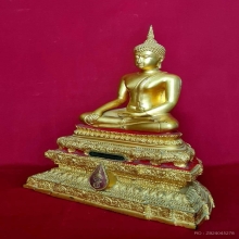 พระบูชาพุทธญาณนเรศวร์ ตรา สธ. ลงรักปิดทอง ขนาด 5 นิ้ว