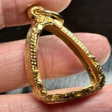 ตลับทองมือ 2 ใส่พระแม่ชีบุญเรือน พิมพ์เล็ก