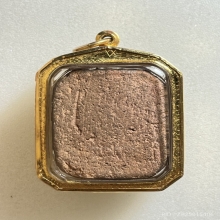 หลวงพ่อปาน พิมพ์ทรงเม่นบัว 8 จุด  เนื้อดินเผา พ.ศ. 2460