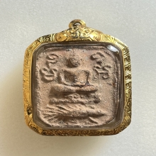 หลวงพ่อปาน พิมพ์ทรงเม่นบัว 8 จุด  เนื้อดินเผา พ.ศ. 2460