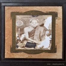 รูปถ่ายซีเปียหลวงพ่อเพชร  อินทโชติ วัดวชิรประดิษฐ์ สุราษฎร์ฯ