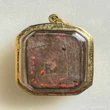 หลวงพ่อปาน พิมพ์ทรงเม่นบัว 8 จุด  เนื้อดินเผา พ.ศ. 2460