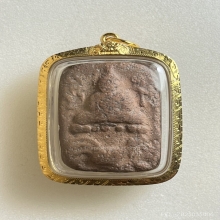 หลวงพ่อปาน พิมพ์ทรงไก่หาง3เส้น  เนื้อดินเผา พ.ศ. 2460