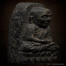 หลวงปู่ทวด วัดช้างให้ เนื้อว่าน พิมพ์พระรอด