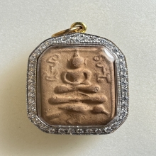 หลวงพ่อปาน พิมพ์ทรงนกฐานสายบัว  เนื้อดินเผา พ.ศ. 2460