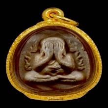 พระปิดตากนกข้าง เนื้อผงเกสร หลวงปู่โต๊ะ