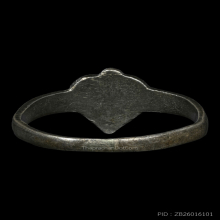 แหวนเนื้อเงินลงยา วัดเขาบางทราย จ.ชลบุรี พ.ศ. 2495