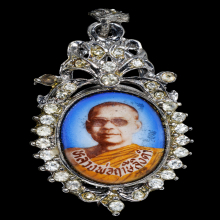 ล็อกเก็ตล้อมเพชร หลวงพ่อฤาษีลิงดำ