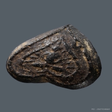 พระผงกลีบบัวรัศมี หลวงปู่ศุข วัดปากคลองมะขามเฒ่า จ.ชัยนาท