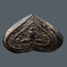 พระผงกลีบบัวรัศมี หลวงปู่ศุข วัดปากคลองมะขามเฒ่า จ.ชัยนาท