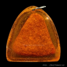 พระท่ามะปรางเนื้อดินเลี่ยมกรอบเก่า