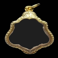 ขายตลับทอง ใส่เหรียญหลวงพ่อกวย หลังหนุมาน ปี2521