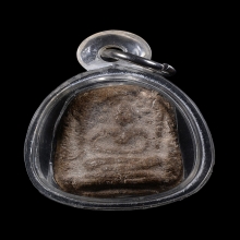 พระเนื้อผงหลวงพ่อเหลือ วัดสาวชะโงก