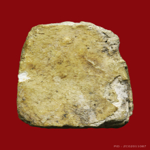 พระผงกรุวัดเงินคลองเตยพิมพ์เข่าเอียง