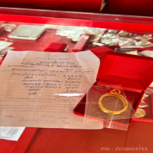 ตลับทองฝังเพชรแท้ รูปไข่ เหรียญพ่อท่านเขียว หลวงพ่อแดง ทอง90