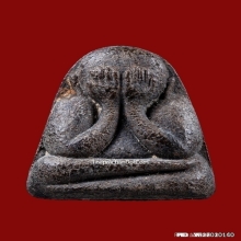 พระปิดตาหลวงปู่เฮี้ยง วัดป่า หลังพระสังกัสจายณ์