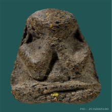 พระปิดตาพิมพ์เข่าซ้อน อกกว้าง หลังนูน เนื้อผงคลุกรัก 