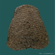 พระปิดตาพิมพ์เข่าซ้อน อกกว้าง หลังนูน เนื้อผงคลุกรัก 