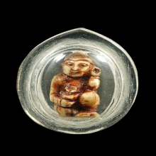 กุมารทองถือถุงเงินงาแกะ ลพ.เต๋ สูงประมาณ 1.2 ซม.