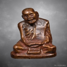 รูปหล่อหลวงปู่แหวน อาจารย์เชื้อ หนูเพชร วัดสะพานสูง ปี2506