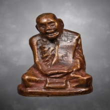 รูปหล่อหลวงปู่แหวน อาจารย์เชื้อ หนูเพชร วัดสะพานสูง ปี2506