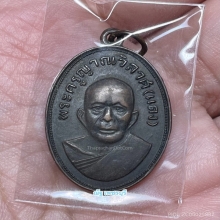 หลวงพ่อเเดง เเม่ครัว ปี 04  บล็อกเเรกหลังเลข 8 