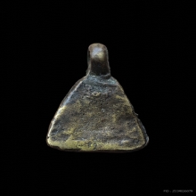 เหรียญหล่อจอบเล็ก พิมพ์แข้งติด หลวงพ่อเงิน วัดบางคลาน