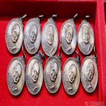 ลป.แหวน สุจิณโณ กลมเล็ก10อันปี 2519 ตอกโค๊ด สวยมาก