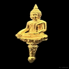 #พระทองคำ.. พระยอดธงมหาราช  หลวงปู่แผ้ว ปวโร รุ่น 1