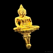 #พระทองคำ.. พระยอดธงมหาราช  หลวงปู่แผ้ว ปวโร รุ่น 1