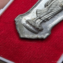 เหรียญพระพุทธ 25 ศตวรรษ พิมพ์ มีเข็ม(นิยม)